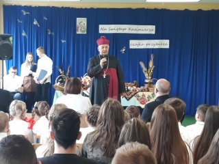 Biskup Edward Białogłowski odwiedził naszą szkołę.